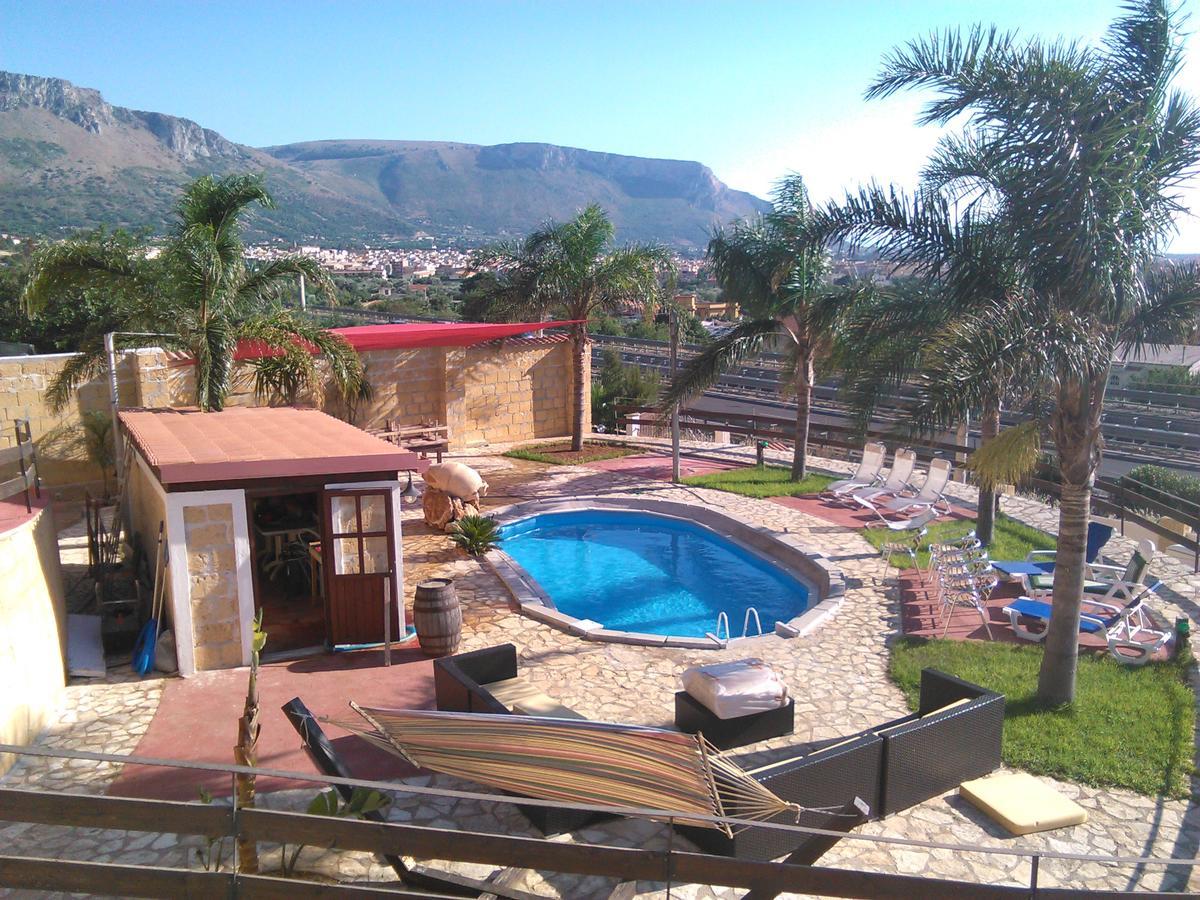 Ina Villa *